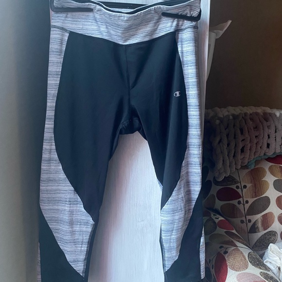 Champion yoga capris - Picture 2 of 3